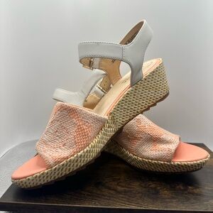 Clarks Collection Kamara Sun Espadrille Wedges Women’s Size 9.5 Coral and Cream